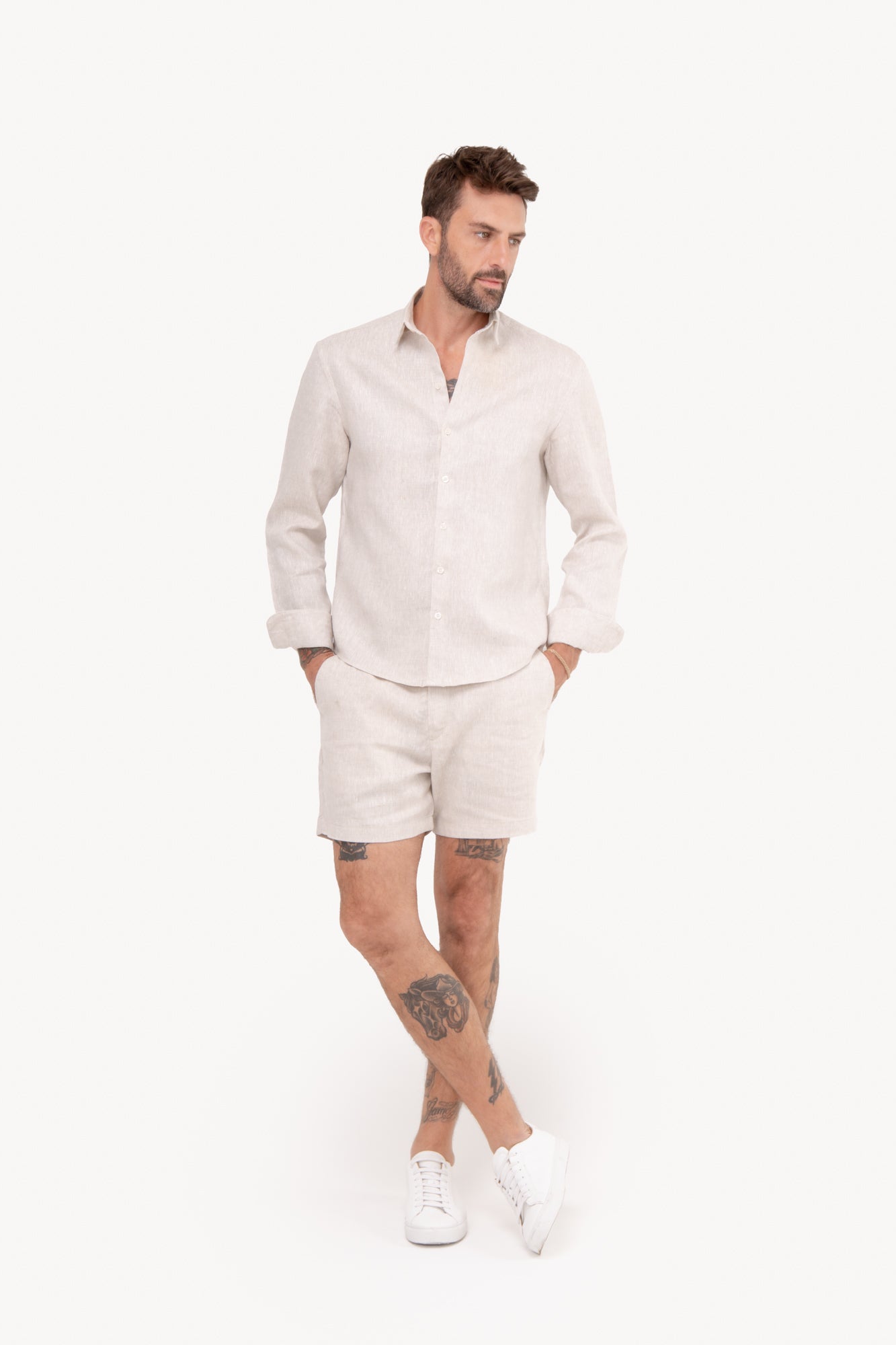 Bermuda masculina em alfaiataria 100% linho - AREIA