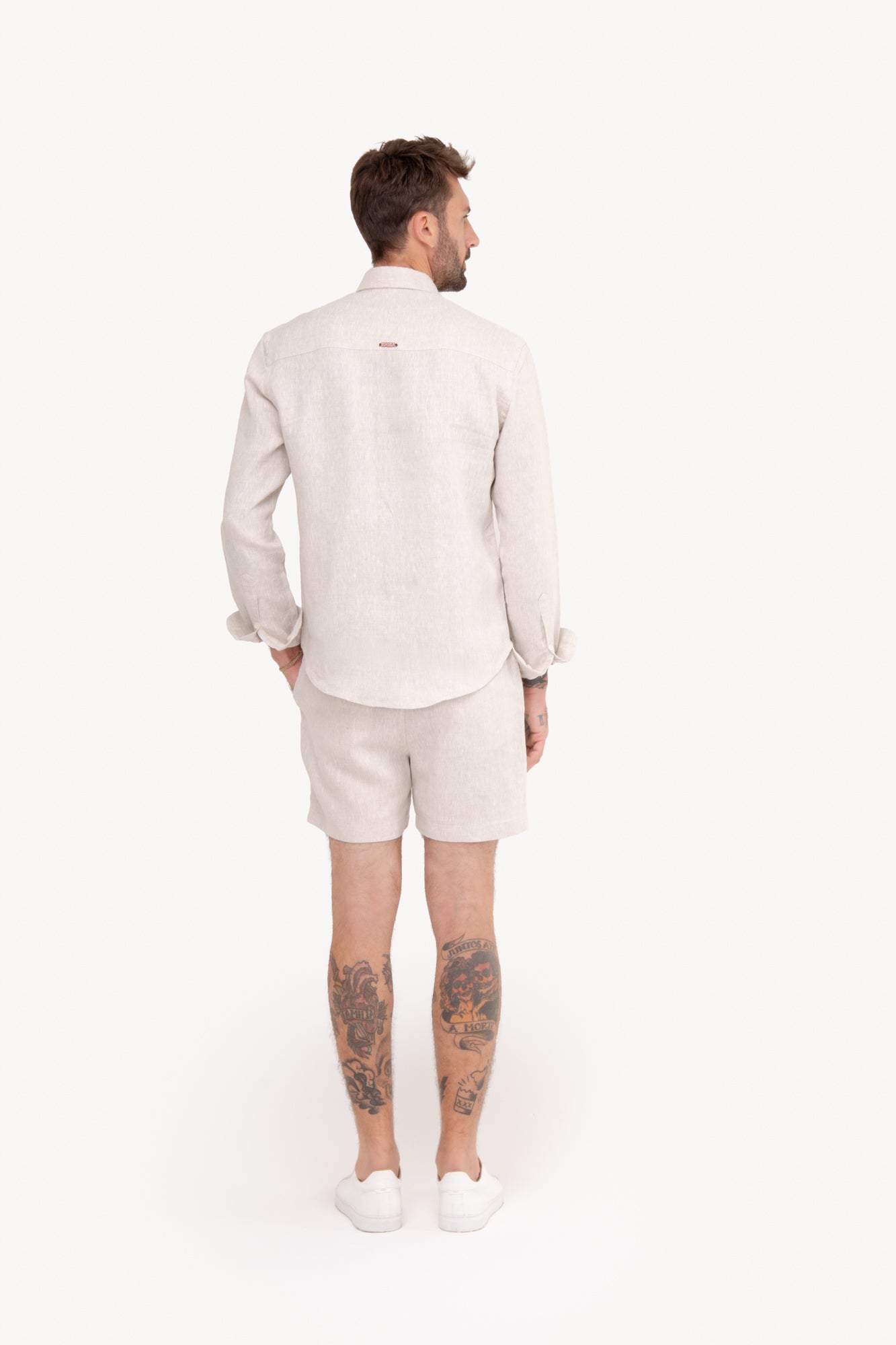 Bermuda masculina em alfaiataria 100% linho - AREIA