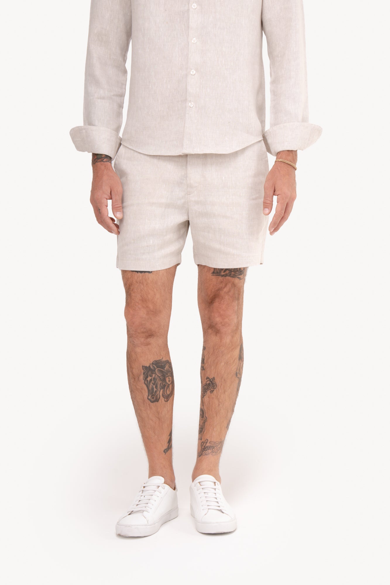 Bermuda masculina em alfaiataria 100% linho - AREIA