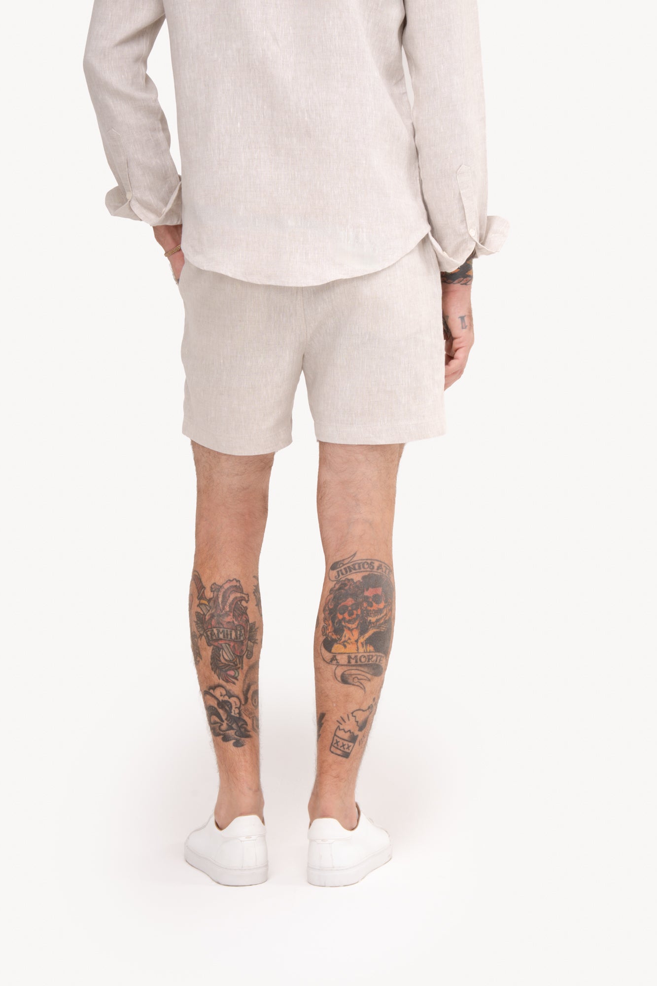 Bermuda masculina em alfaiataria 100% linho - AREIA