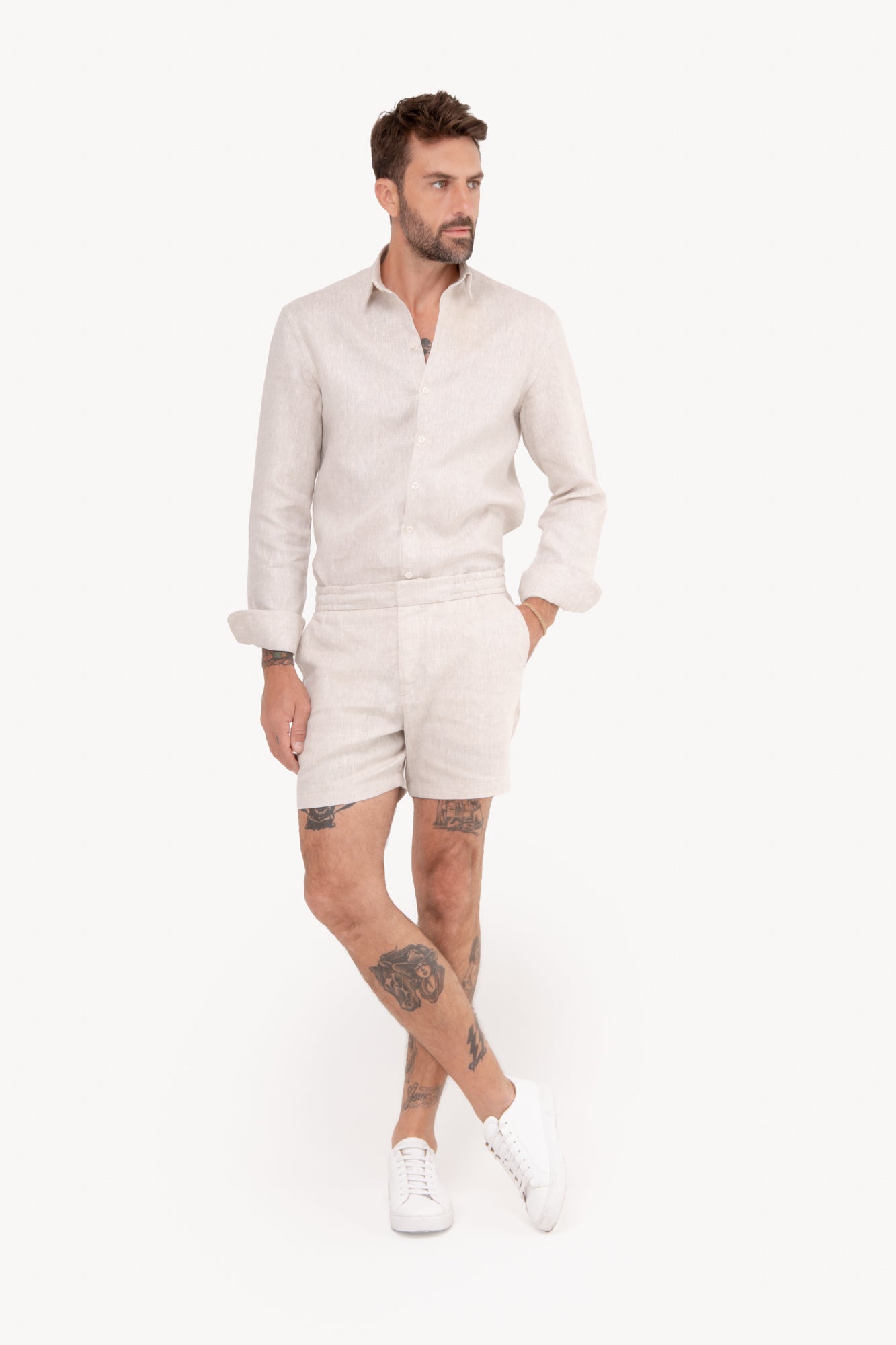 Bermuda masculina em alfaiataria 100% linho - AREIA