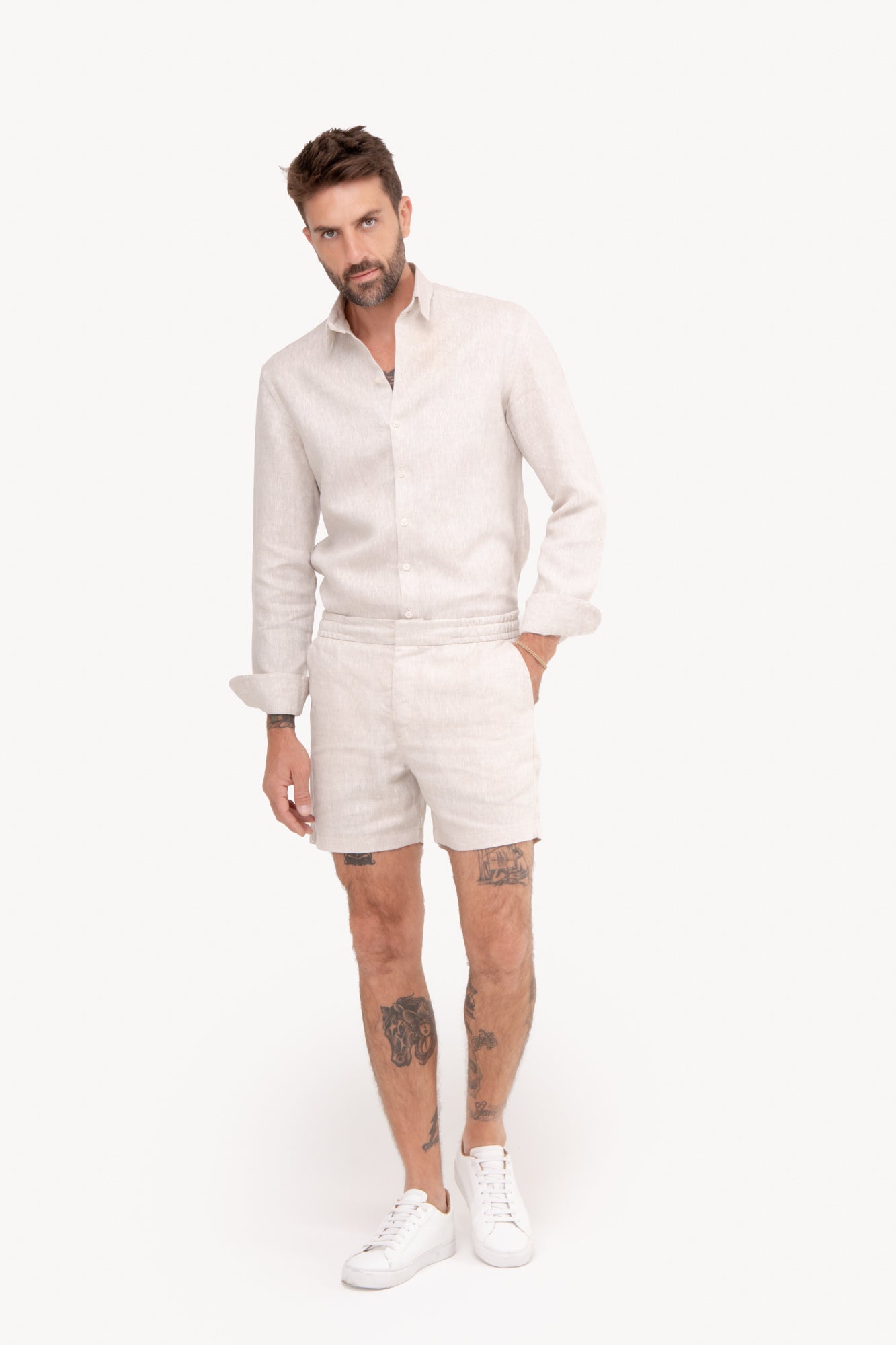 Bermuda masculina em alfaiataria 100% linho - AREIA