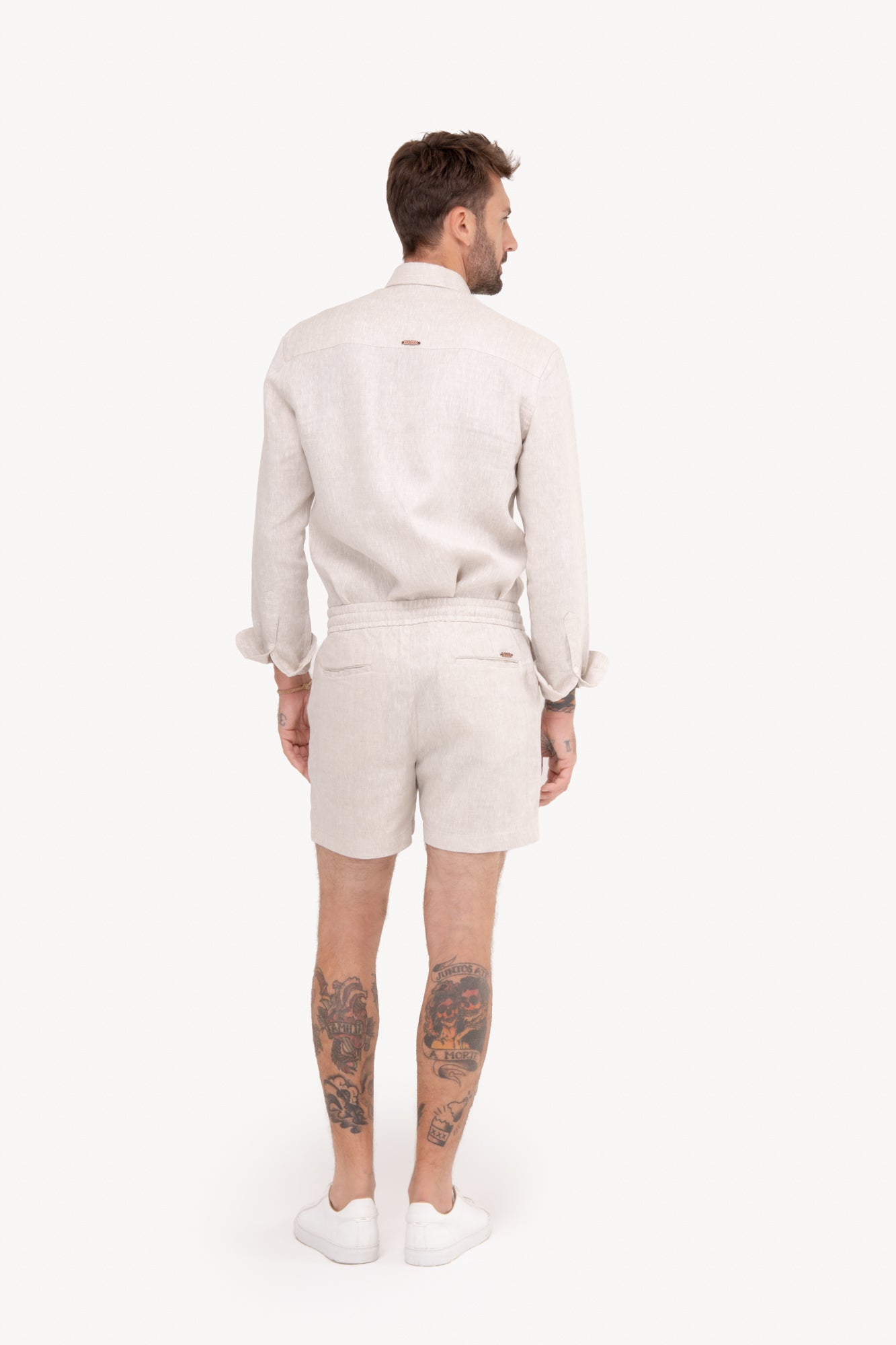 Bermuda masculina em alfaiataria 100% linho - AREIA