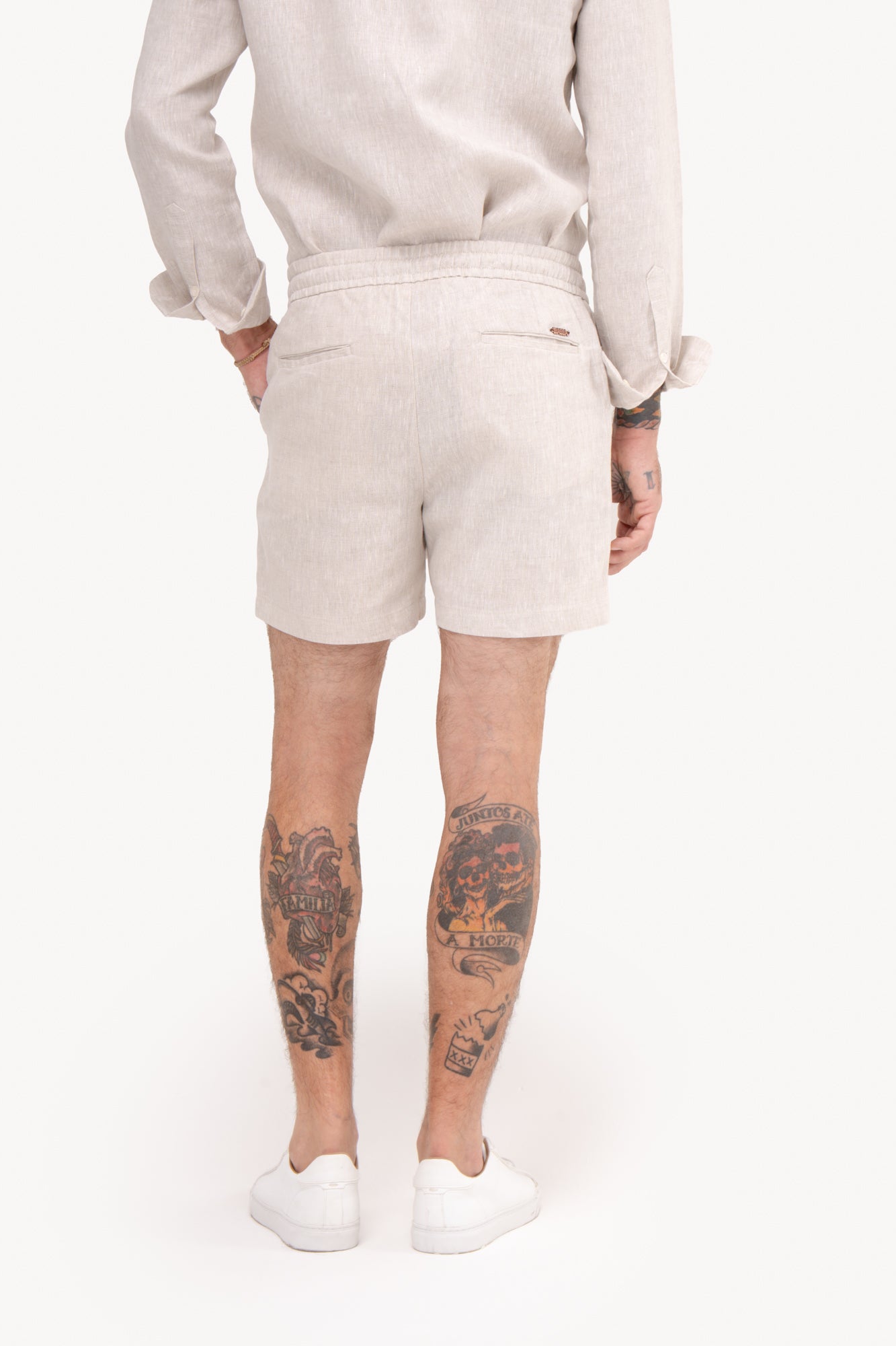 Bermuda masculina em alfaiataria 100% linho - AREIA