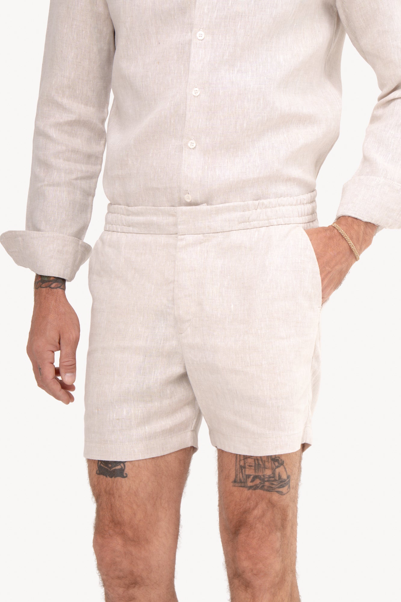 Bermuda masculina em alfaiataria 100% linho - AREIA