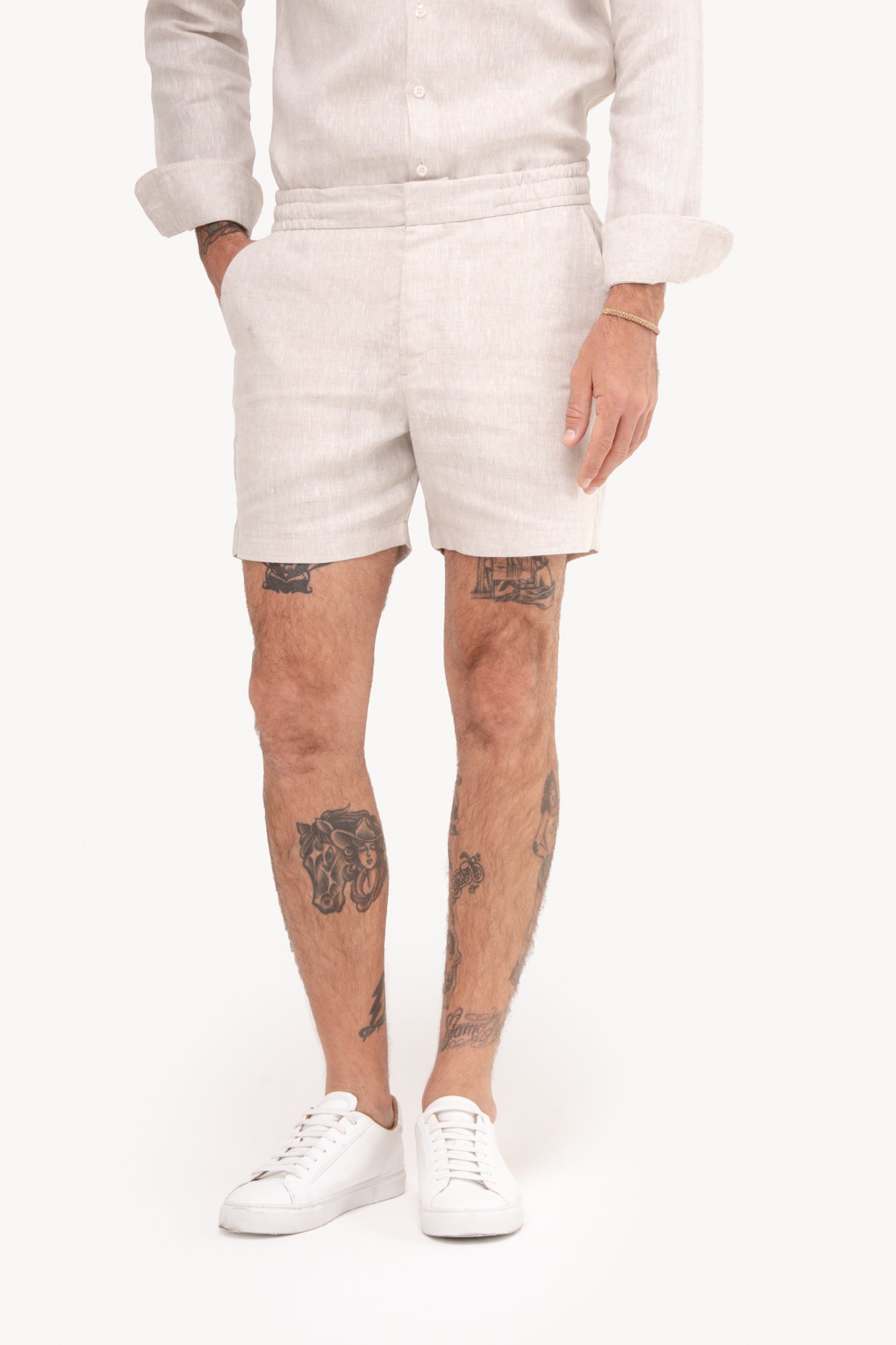 Bermuda masculina em alfaiataria 100% linho - AREIA