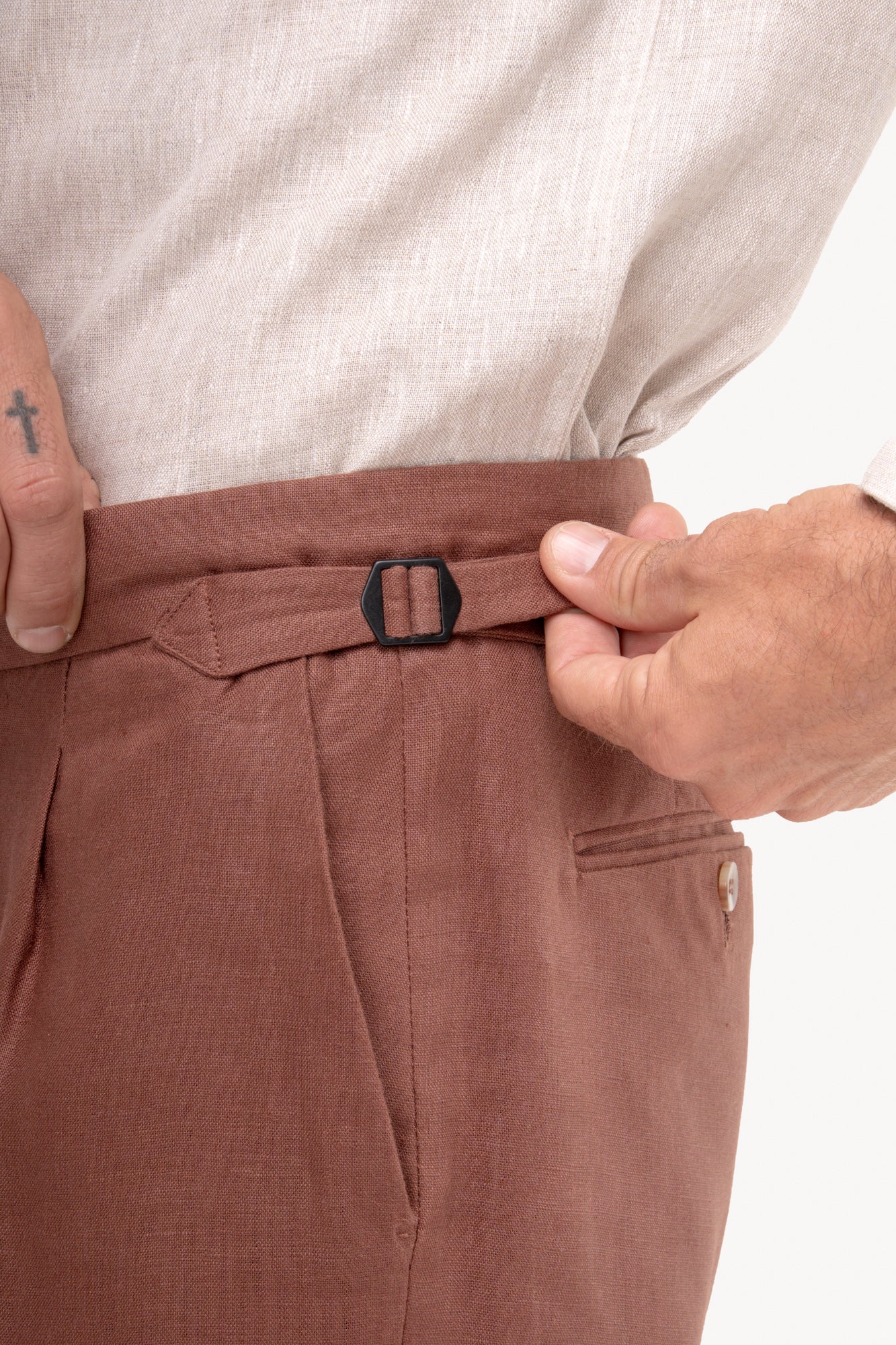 Calça Gurkha 100% linho com bolso faca - MARROM