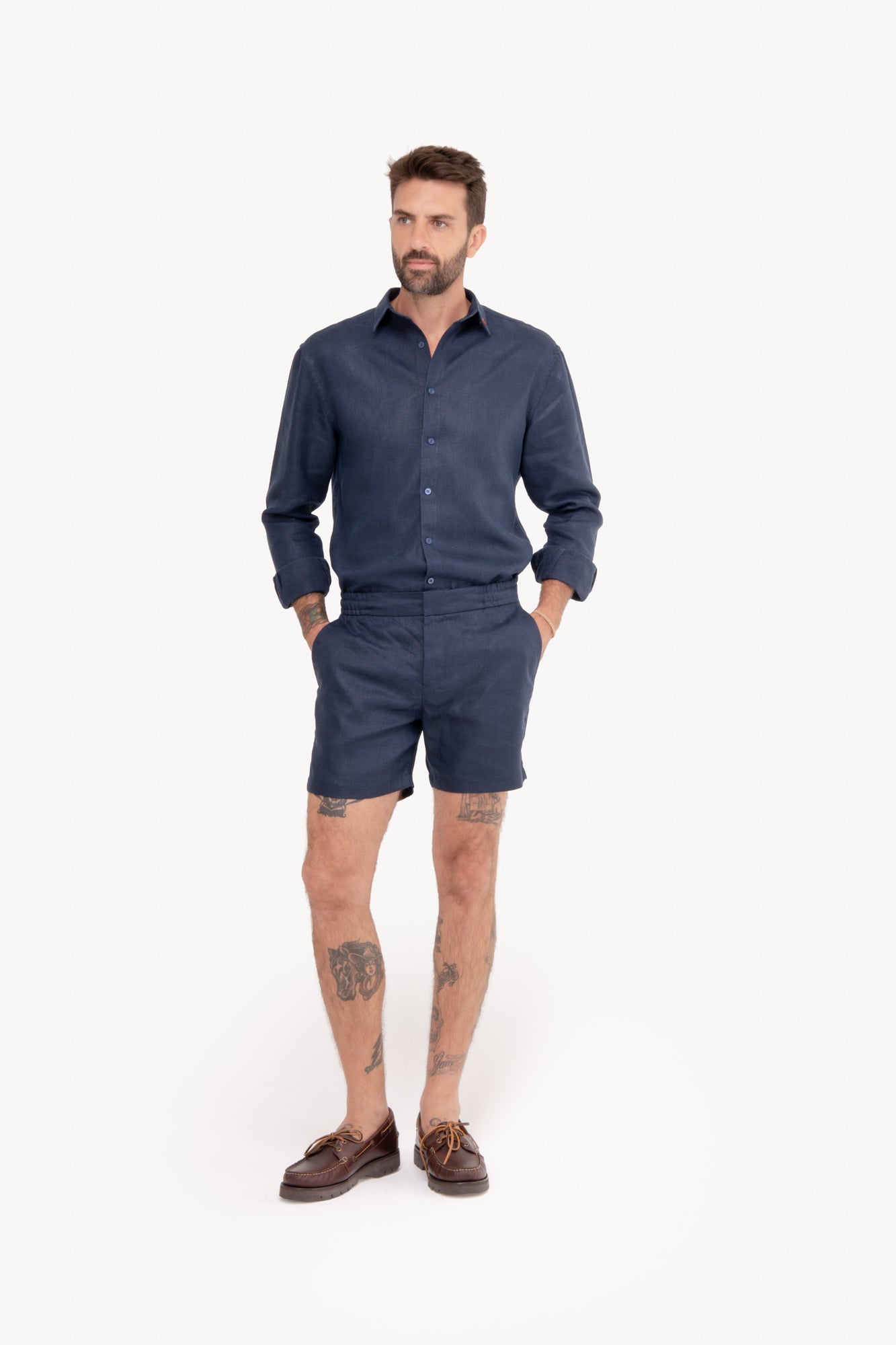 Bermuda masculina em alfaiataria 100% linho - AZUL MARINHO