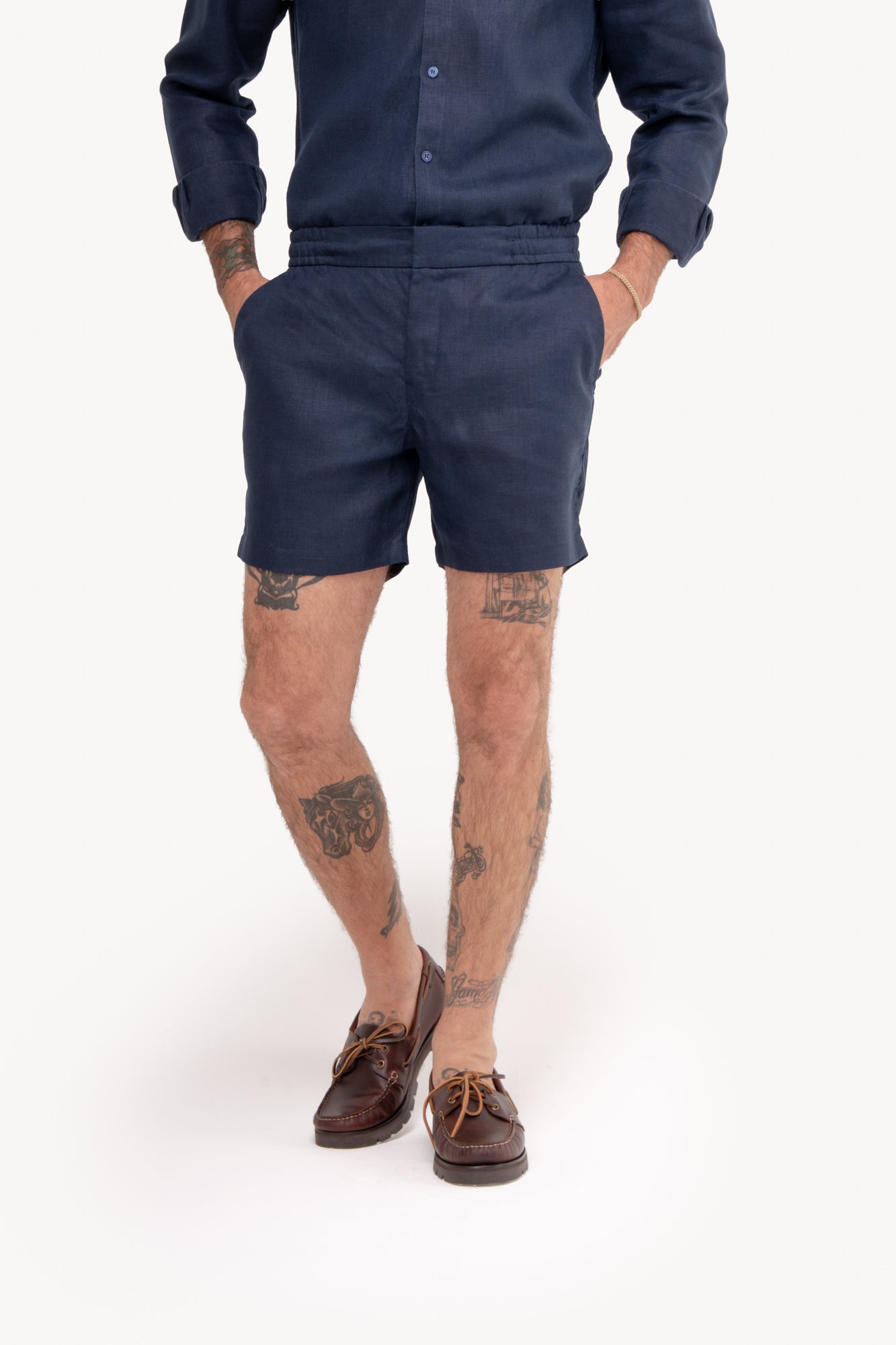 Bermuda masculina em alfaiataria 100% linho - AZUL MARINHO