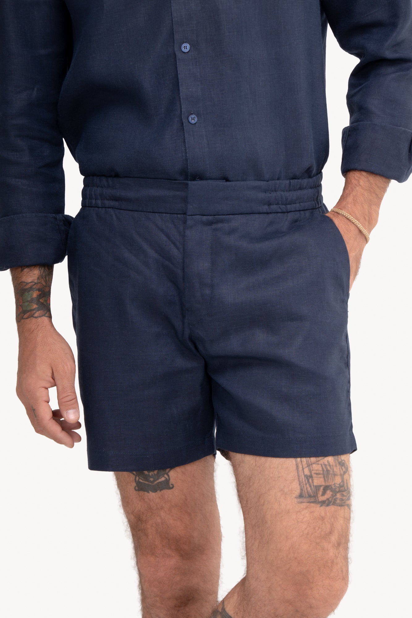 Bermuda masculina em alfaiataria 100% linho - AZUL MARINHO