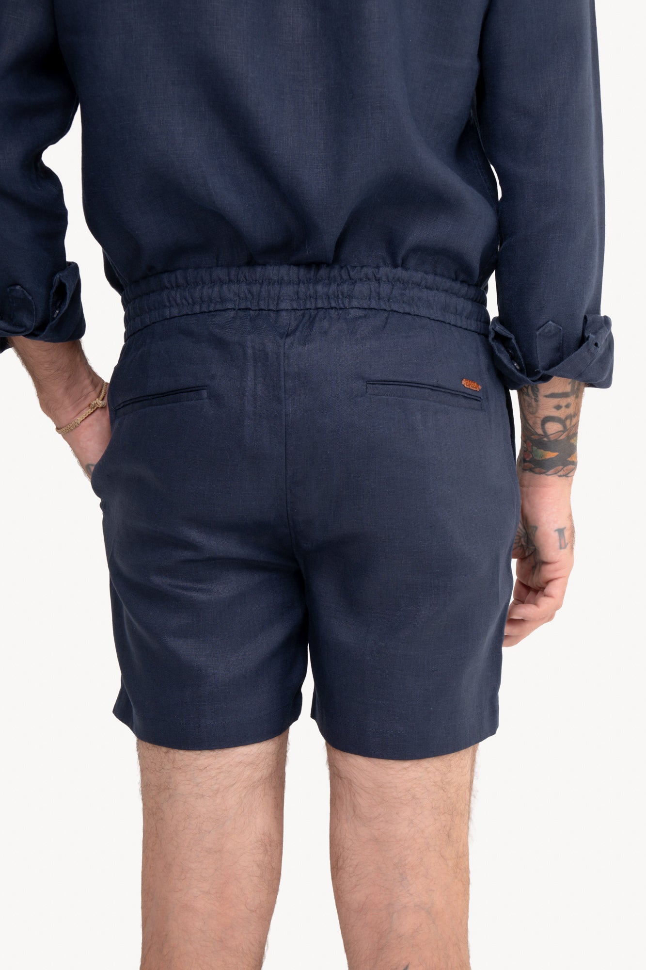 Bermuda masculina em alfaiataria 100% linho - AZUL MARINHO
