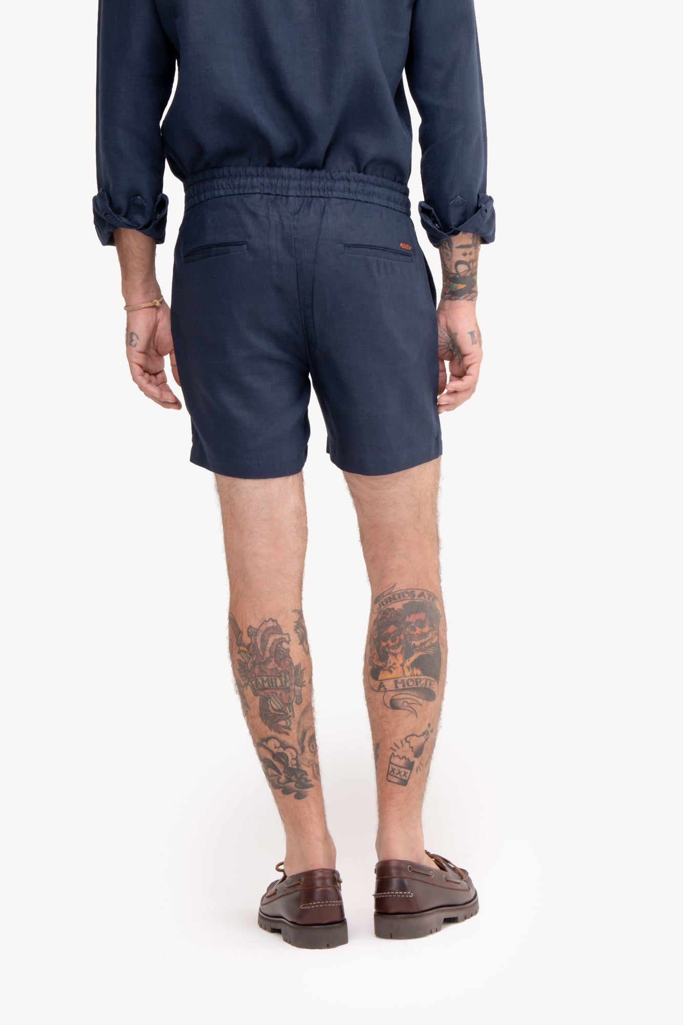 Bermuda masculina em alfaiataria 100% linho - AZUL MARINHO
