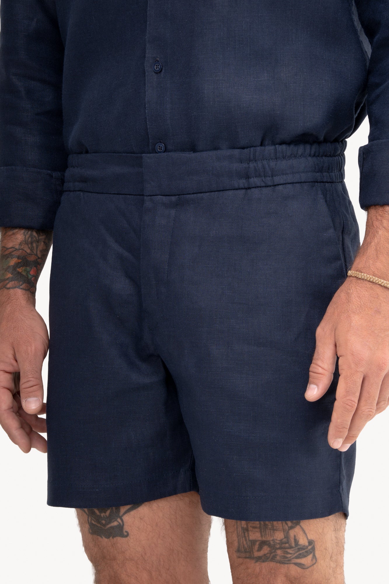 Bermuda masculina em alfaiataria 100% linho - AZUL MARINHO
