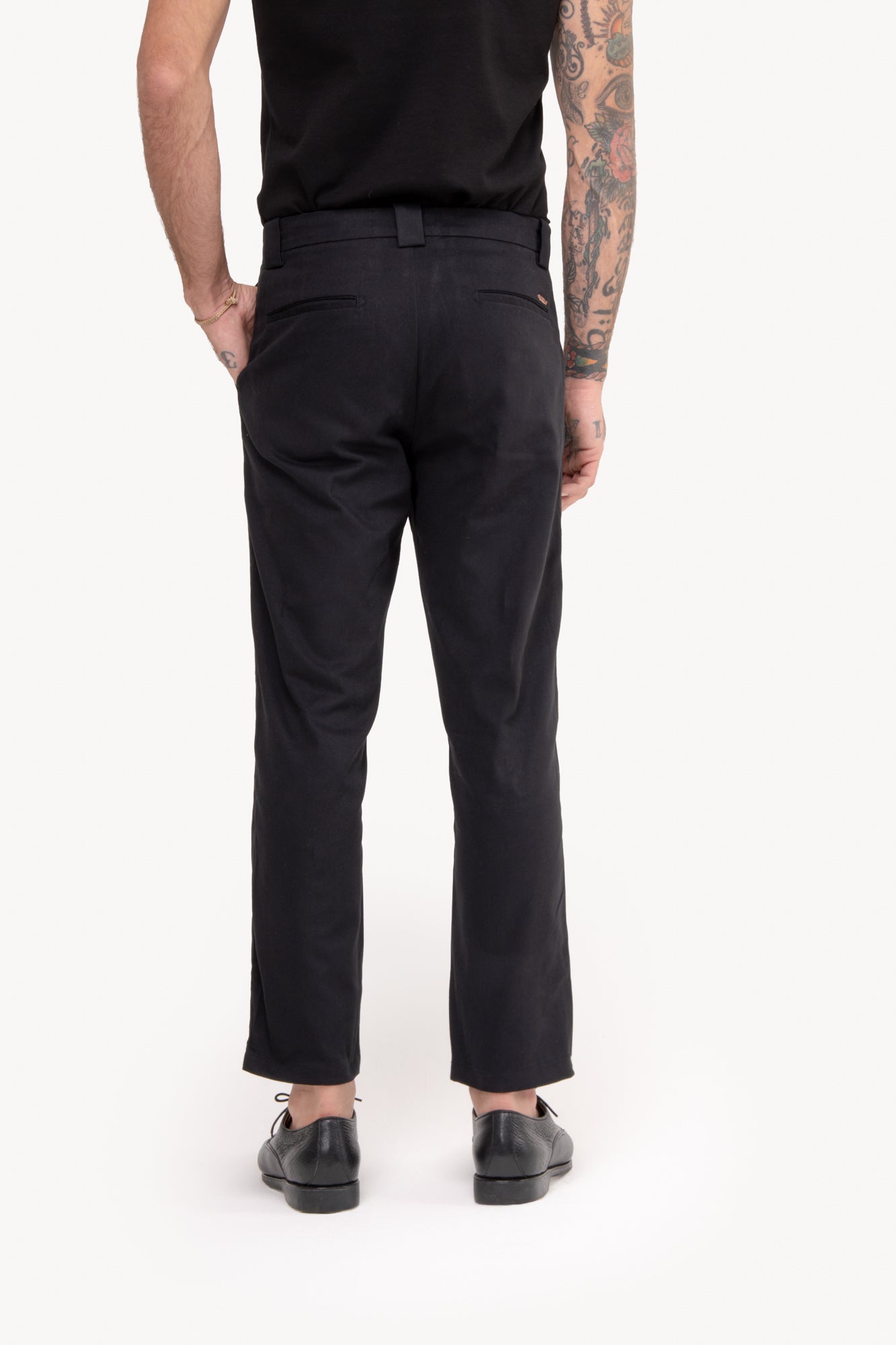 Calça Reta 100% Algodão com bolso faca - PRETA