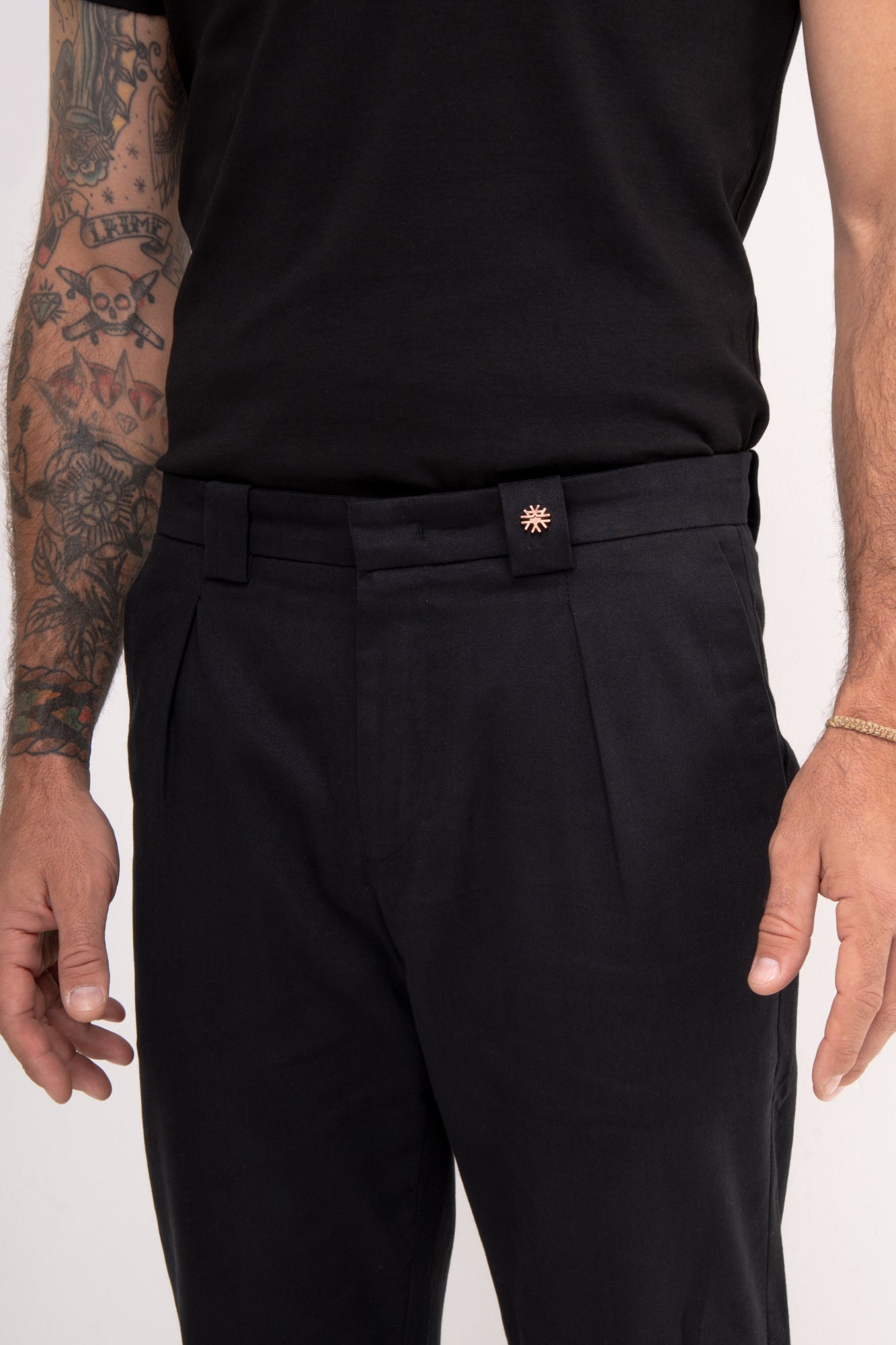 Calça Reta 100% Algodão com bolso faca - PRETA
