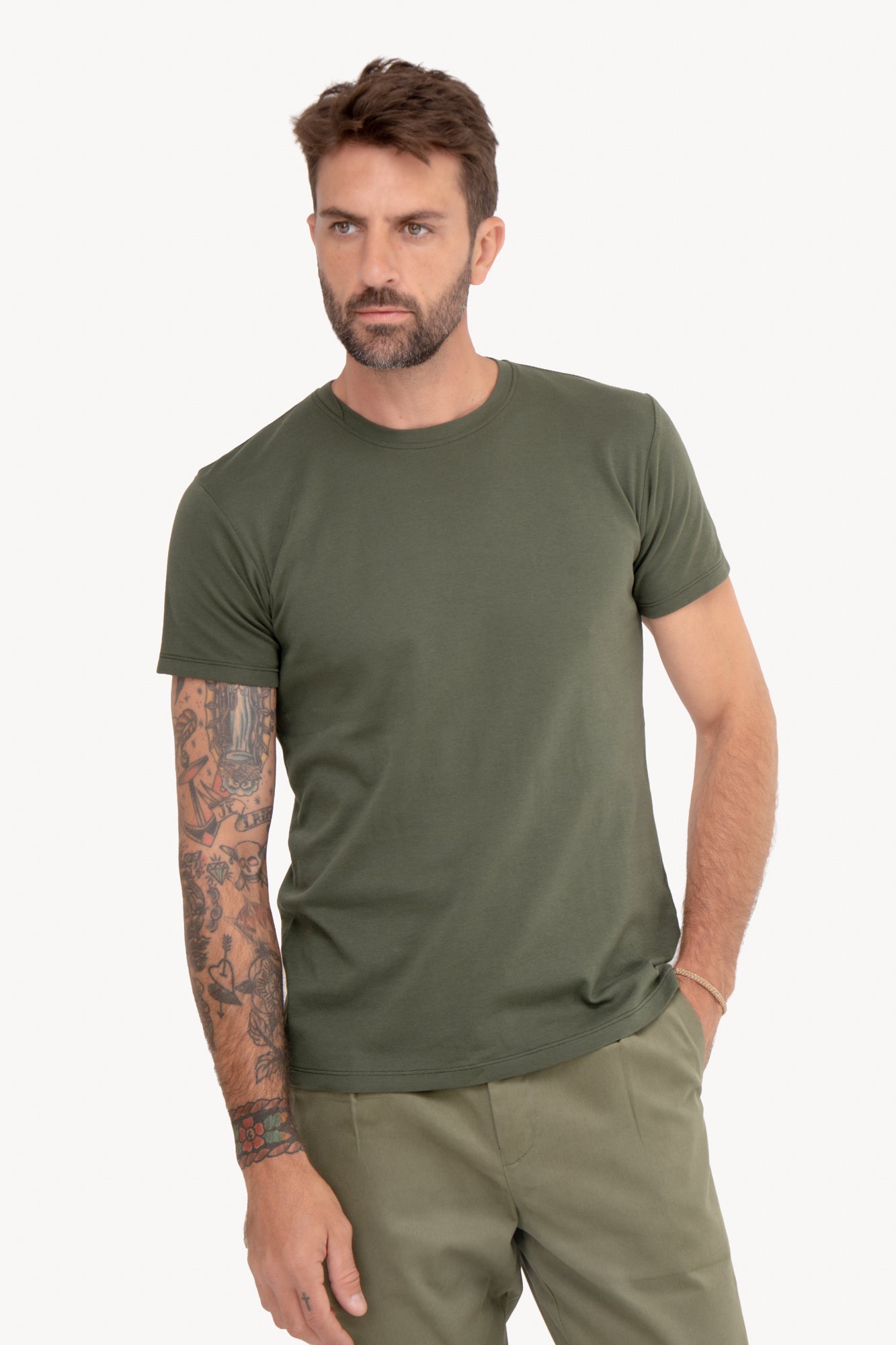 Camiseta básica algodão Pima manga curta - VERDE MILITAR