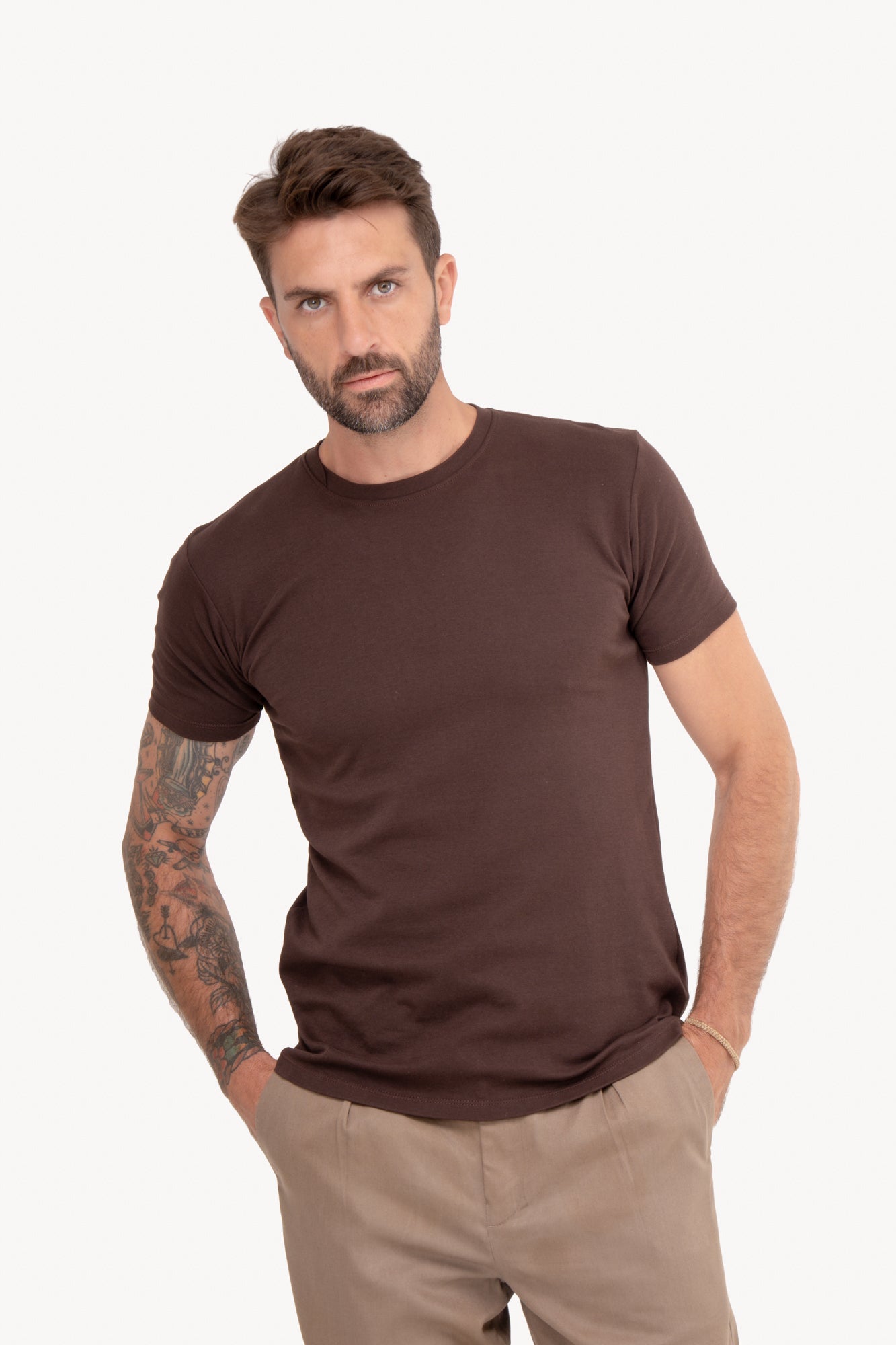 Camiseta básica algodão Pima manga curta - CAFÉ